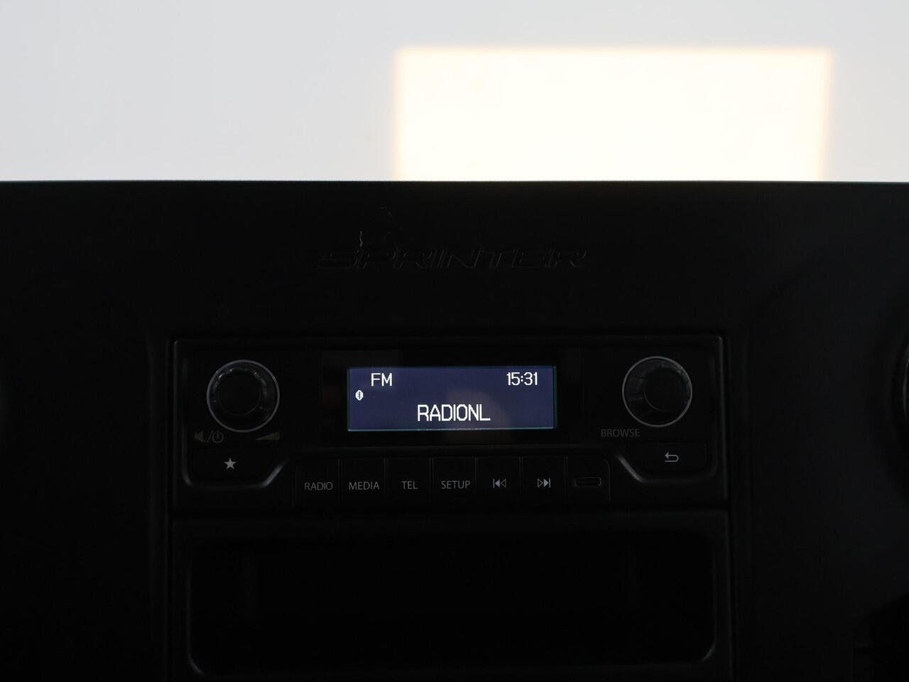 Mercedes-Benz SPRINTER 314 CDI | L3 | Dubbele Cabine | Open laadbak |7-Pe 7-Persoons | Trekhaak | Kunstlederen Bekleding | Bluetooth | Airco | Lederen Stuurwiel | Keyless Go |