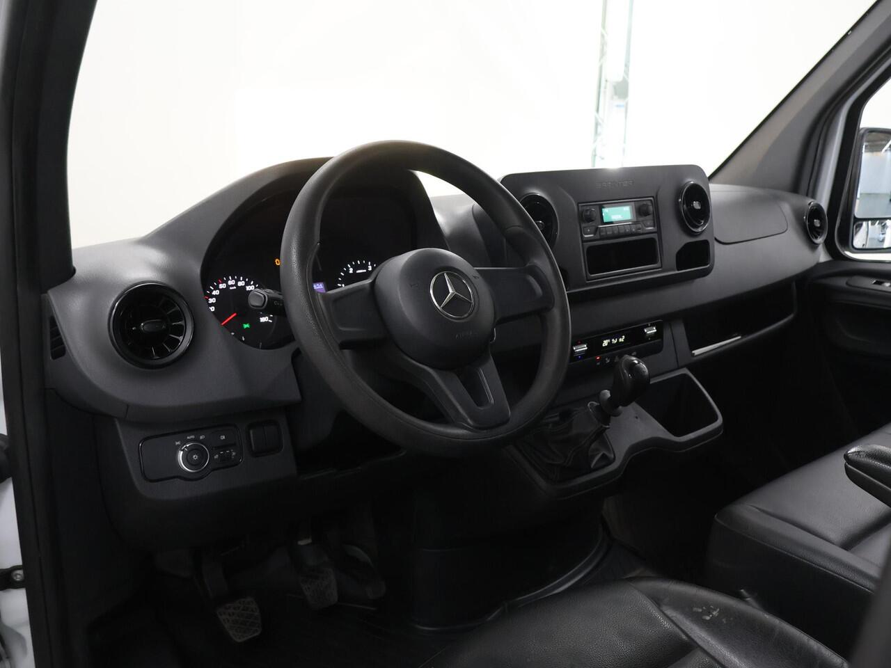 Mercedes-Benz SPRINTER 314 CDI | L3 | Dubbele Cabine | Open laadbak |7-Pe 7-Persoons | Trekhaak | Kunstlederen Bekleding | Bluetooth | Airco | Lederen Stuurwiel | Keyless Go |