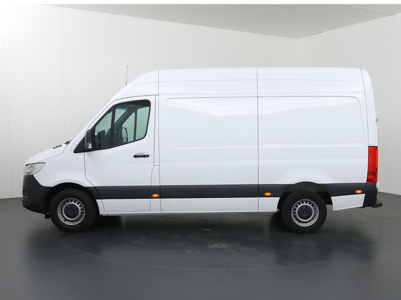 Mercedes-Benz SPRINTER 314 CDI | Aut.| L2 H2 | Aut. | Inbouwkasten |Trekh Trekhaak | Navigatie | Parkeercamera | Cruise Control | Klasse 3 Alarm | Geveerde en verwarmde Comfortstoel Chauffeur | Comfort Bijrijdersstoel | Dodehoekassistent | Achterdeuren 270 Graden |
