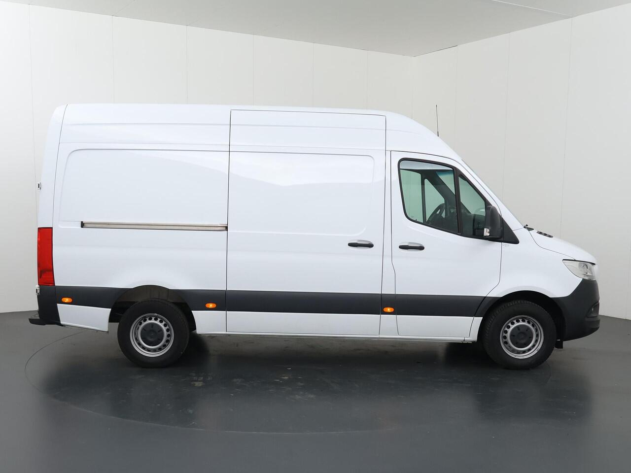 Mercedes-Benz SPRINTER 314 CDI | Aut.| L2 H2 | Aut. | Inbouwkasten |Trekh Trekhaak | Navigatie | Parkeercamera | Cruise Control | Klasse 3 Alarm | Geveerde en verwarmde Comfortstoel Chauffeur | Comfort Bijrijdersstoel | Dodehoekassistent | Achterdeuren 270 Graden |