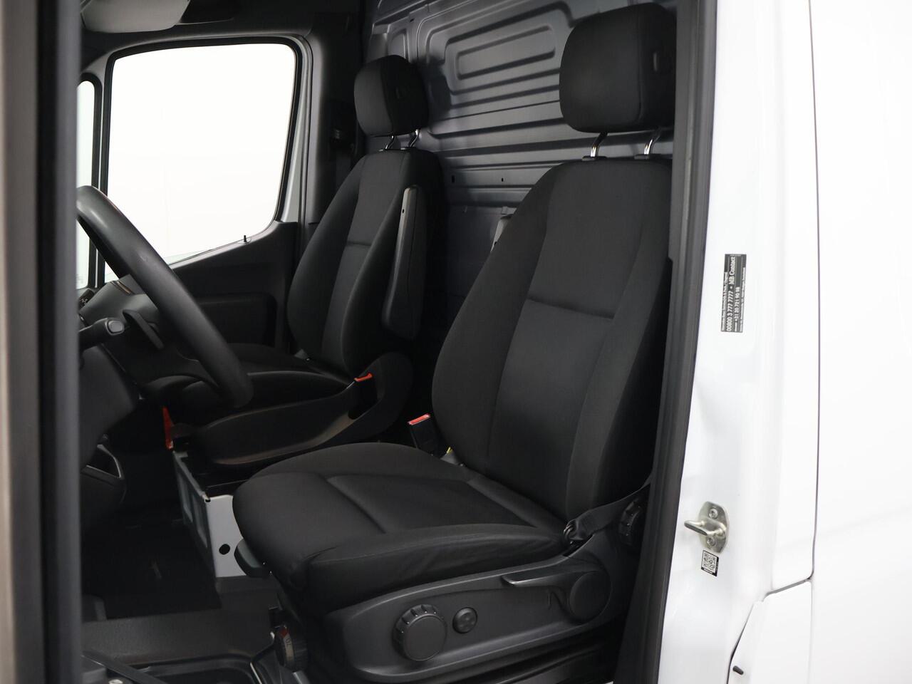 Mercedes-Benz SPRINTER 314 CDI | Aut.| L2 H2 | Aut. | Inbouwkasten |Trekh Trekhaak | Navigatie | Parkeercamera | Cruise Control | Klasse 3 Alarm | Geveerde en verwarmde Comfortstoel Chauffeur | Comfort Bijrijdersstoel | Dodehoekassistent | Achterdeuren 270 Graden |