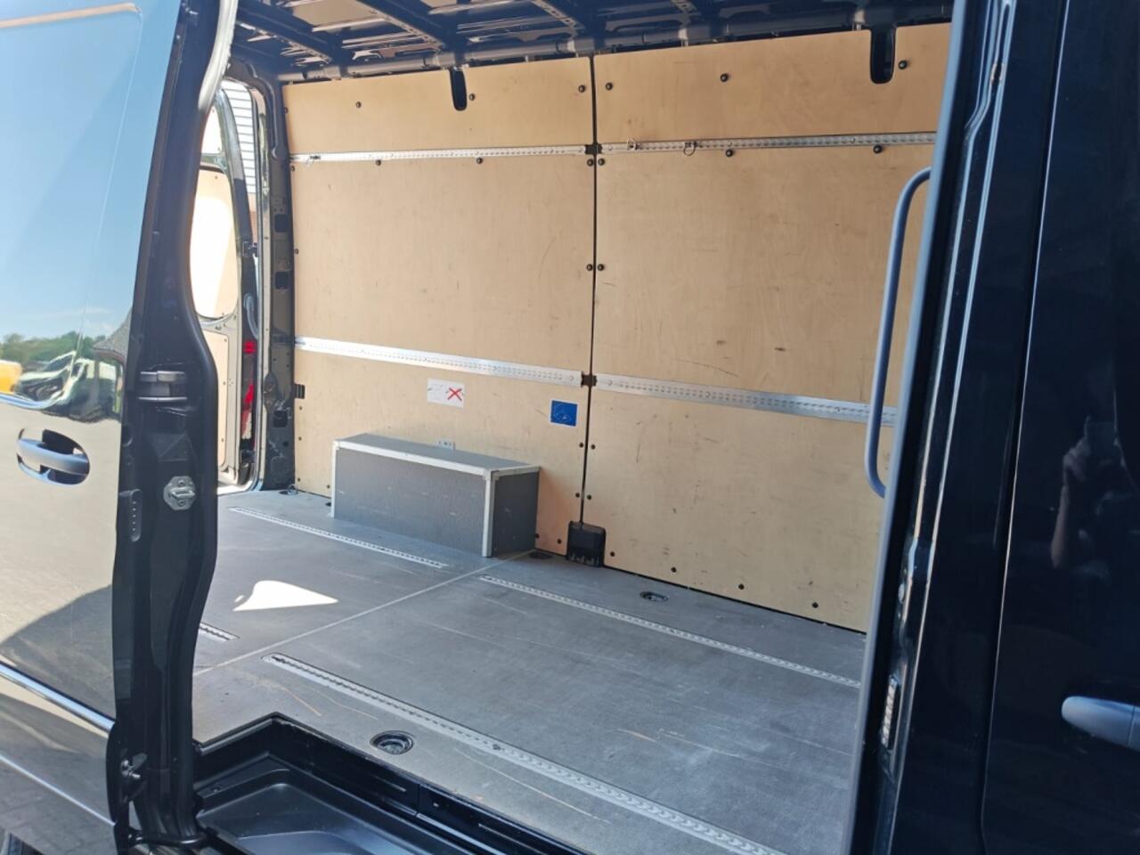 Mercedes-Benz SPRINTER 319 3.0 CDI L2H2, V6 / LED / 3500KG / APPLE CARPLAY / ANDROID AU