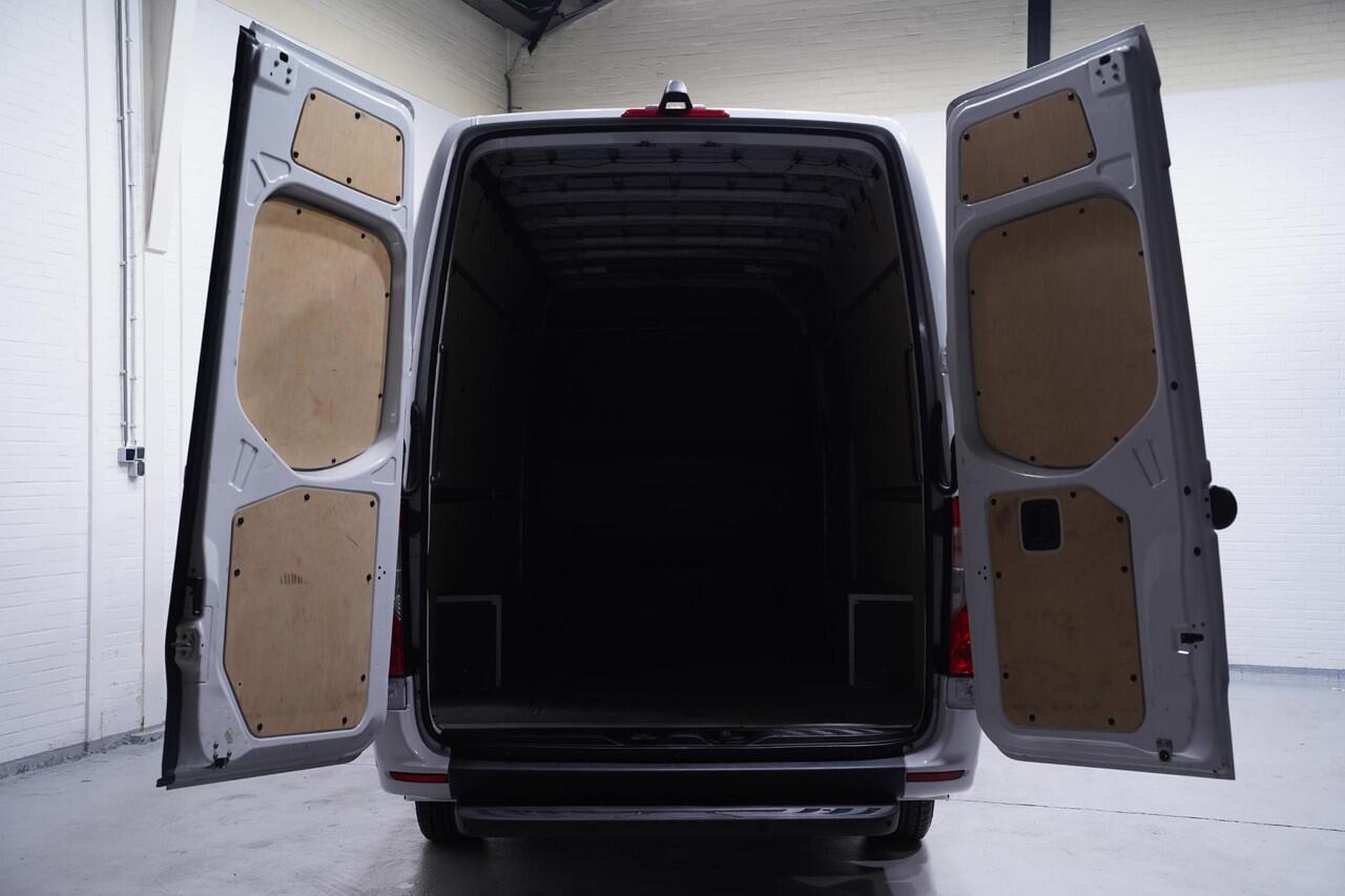Mercedes-Benz SPRINTER 315 CDI 150 pk L3 Dubbel Cabine AMG Grille Navi, 360 Camera, 18" LMV, PDC V+A, Sidebars, Zonneklep, 6-Zits