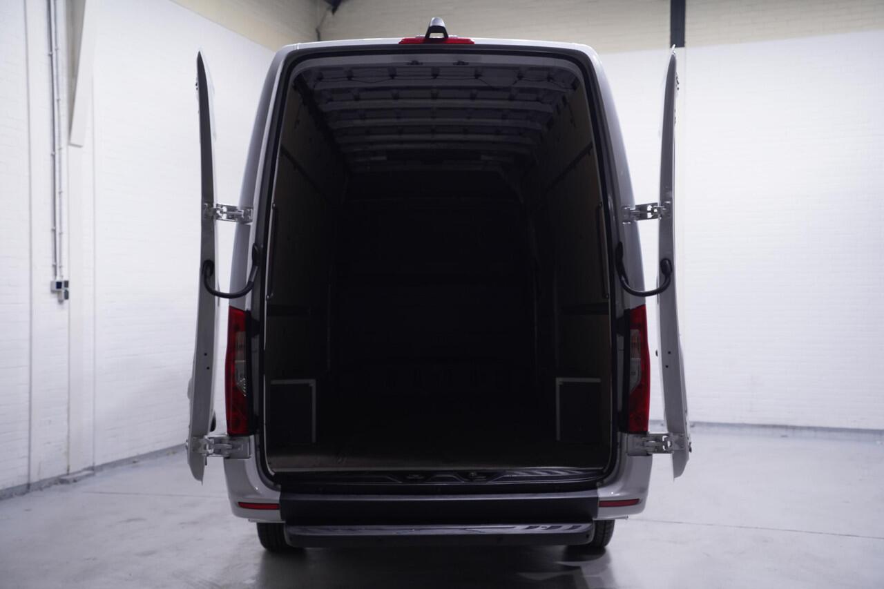 Mercedes-Benz SPRINTER 315 CDI 150 pk L3 Dubbel Cabine AMG Grille Navi, 360 Camera, 18" LMV, PDC V+A, Sidebars, Zonneklep, 6-Zits