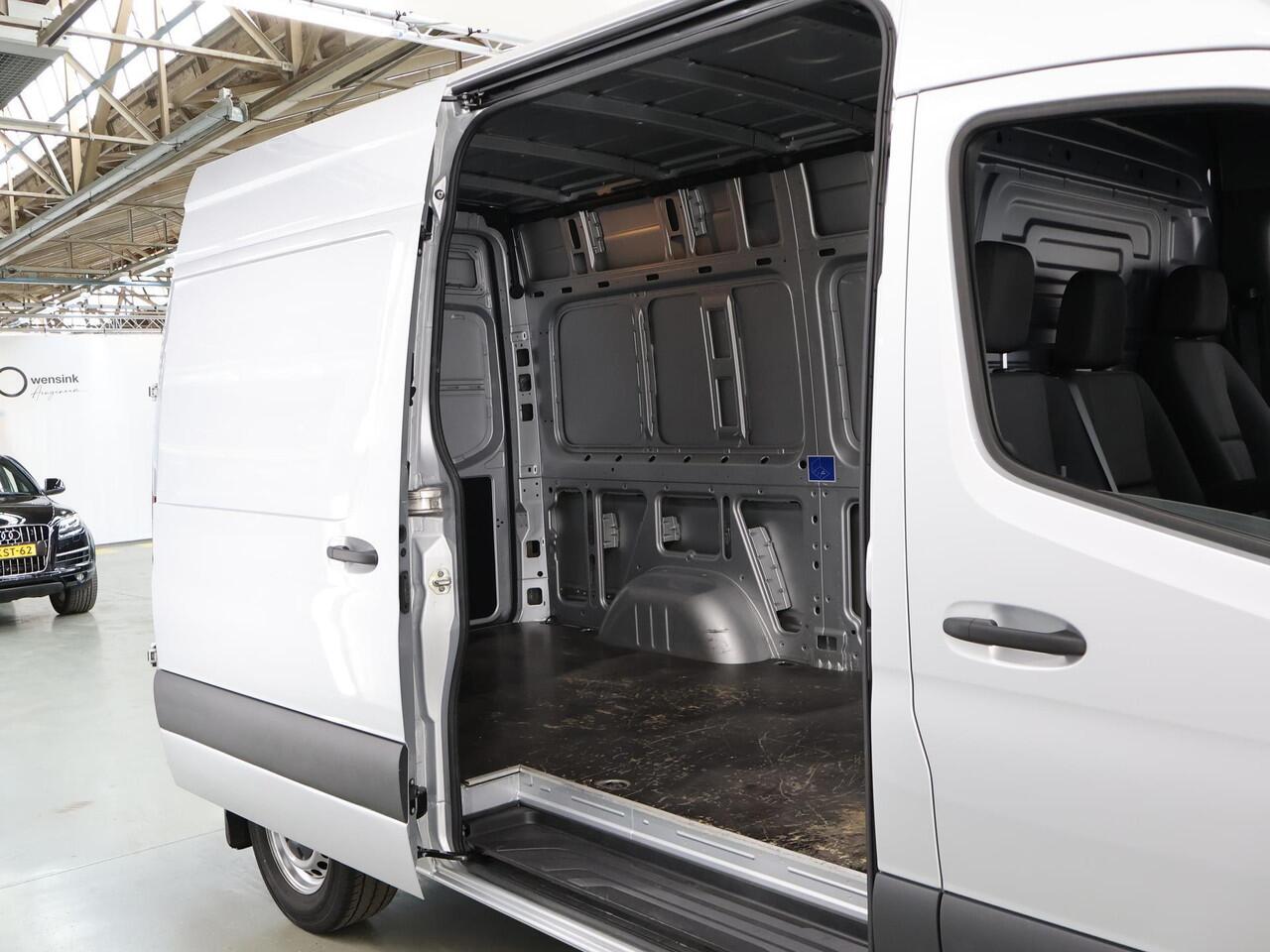 Mercedes-Benz SPRINTER 317 CDI L2 H2 | Aut. | Navigatie | Airco | Bluetooth | Cruise controle | 3500kg AHW voorbereid | Parkeerpakket | Carplay | Certified