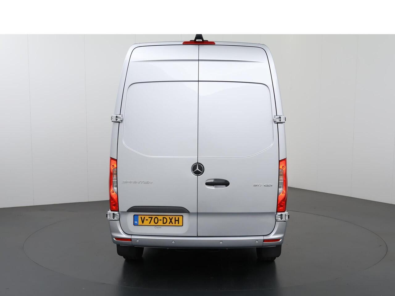 Mercedes-Benz SPRINTER 317 CDI L2 H2 | Aut. | Navigatie | Airco | Bluetooth | Cruise controle | 3500kg AHW voorbereid | Parkeerpakket | Carplay | Certified