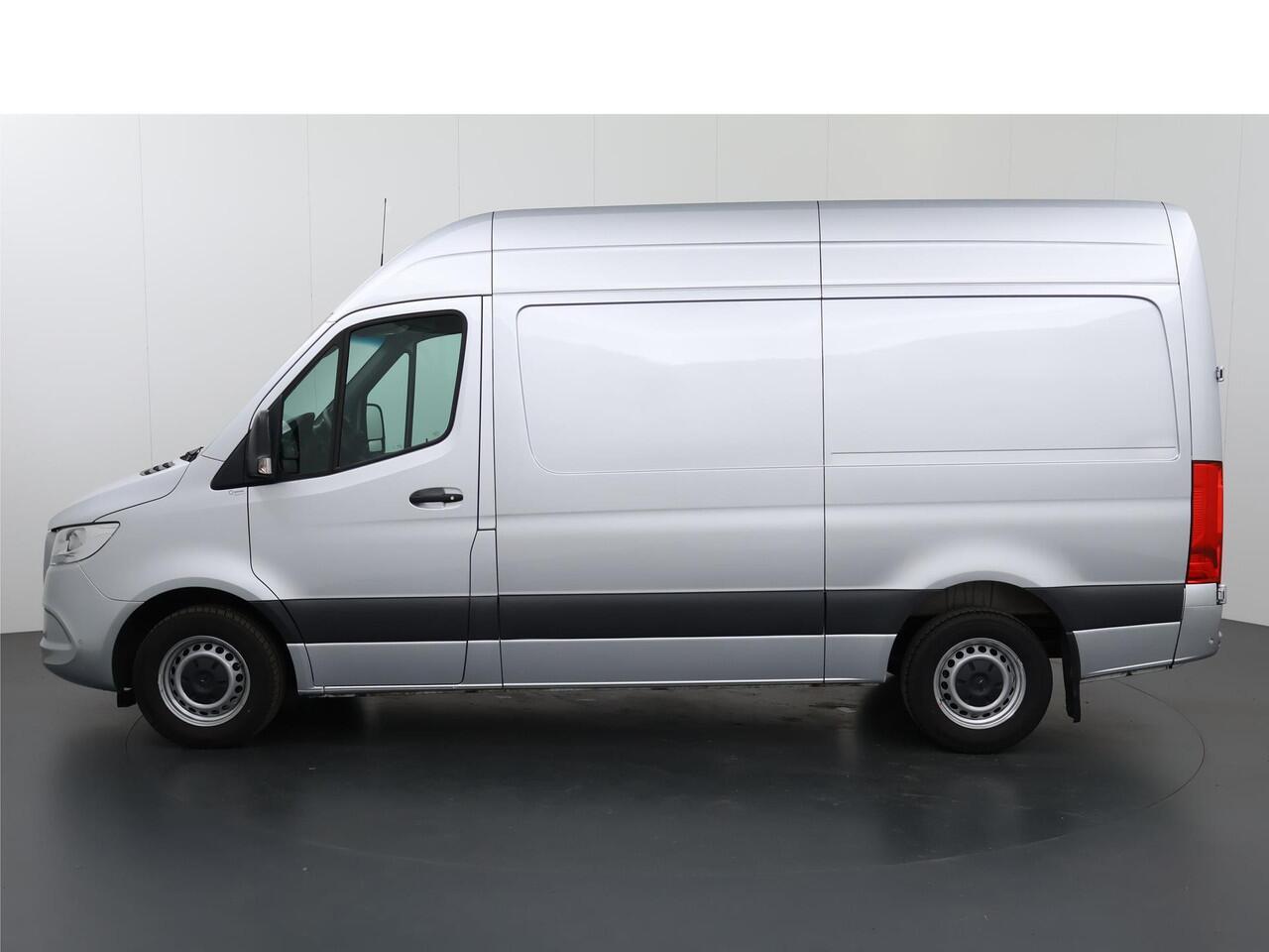 Mercedes-Benz SPRINTER 317 CDI L2 H2 | Aut. | Navigatie | Airco | Bluetooth | Cruise controle | 3500kg AHW voorbereid | Parkeerpakket | Carplay | Certified