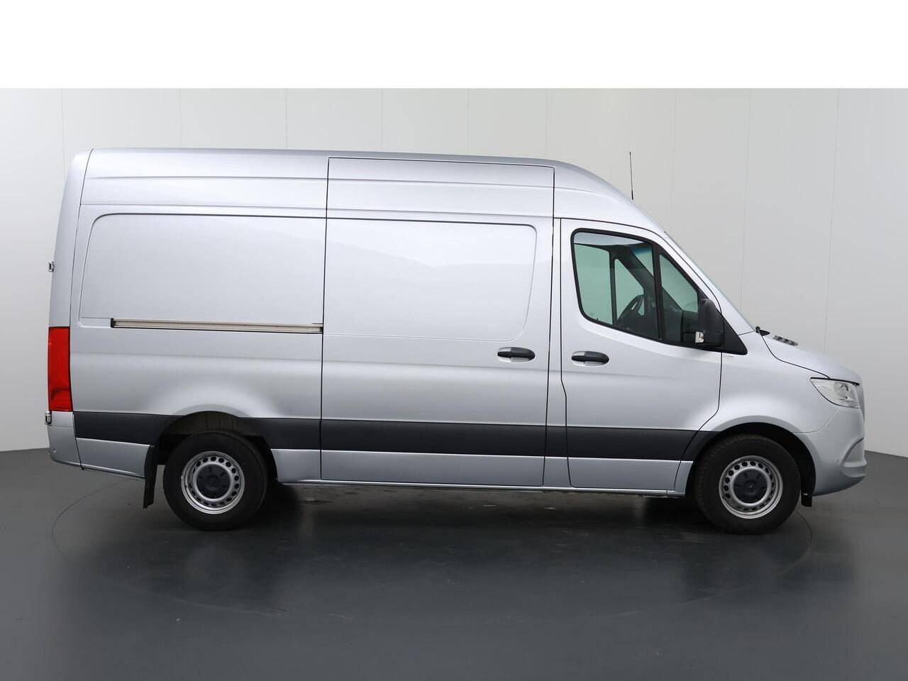 Mercedes-Benz SPRINTER 317 CDI L2 H2 | Aut. | Navigatie | Airco | Bluetooth | Cruise controle | 3500kg AHW voorbereid | Parkeerpakket | Carplay | Certified