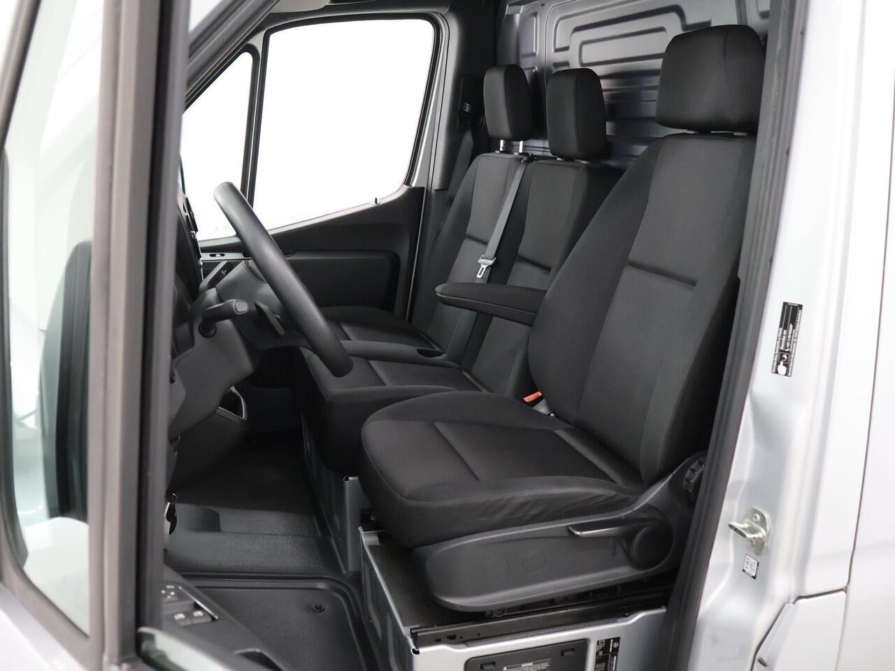 Mercedes-Benz SPRINTER 317 CDI L2 H2 | Aut. | Navigatie | Airco | Bluetooth | Cruise controle | 3500kg AHW voorbereid | Parkeerpakket | Carplay | Certified