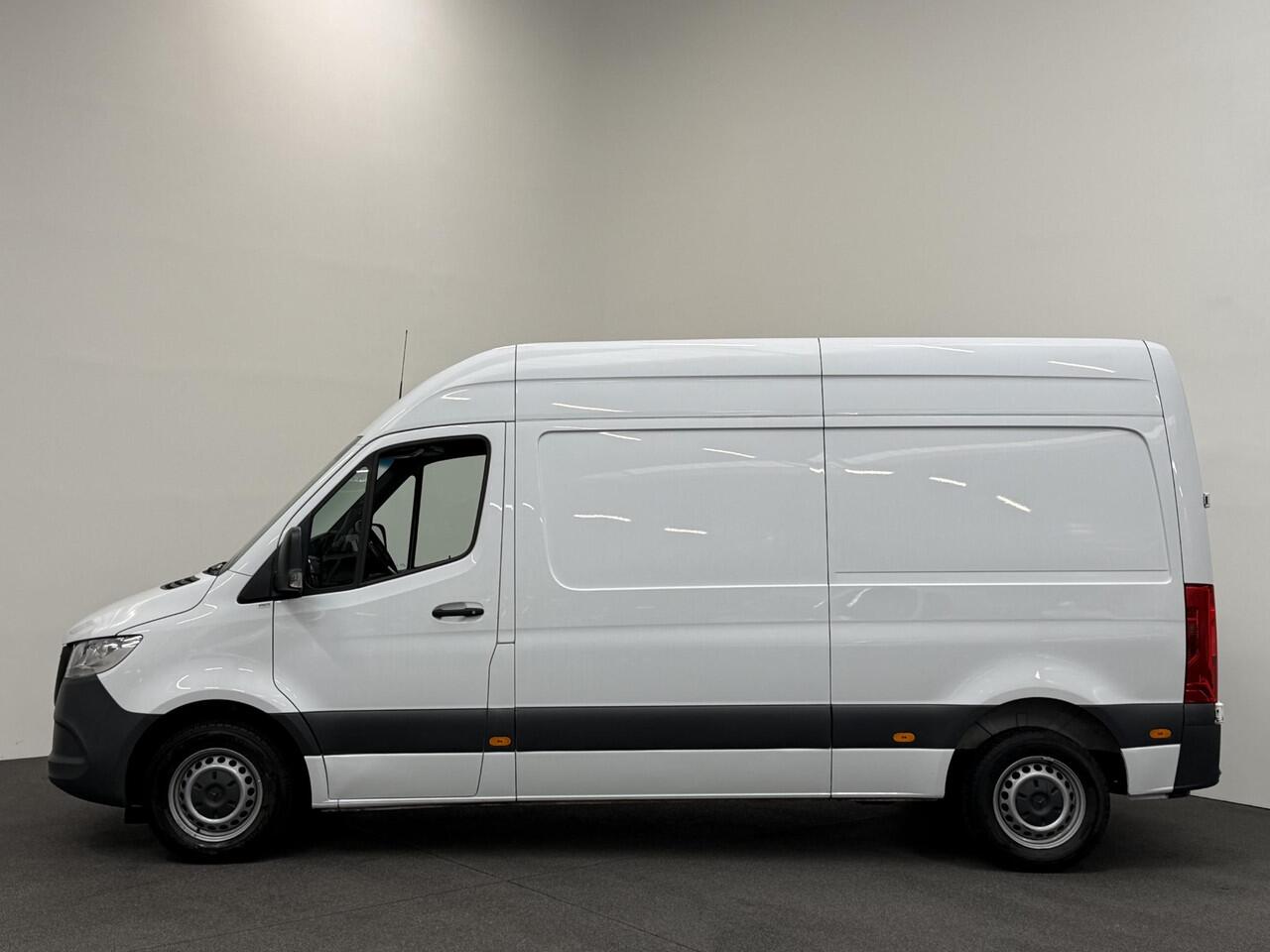 Mercedes-Benz SPRINTER L2H2 Automaat Navi Airco Camera Trekhaak 3Zits DAB
