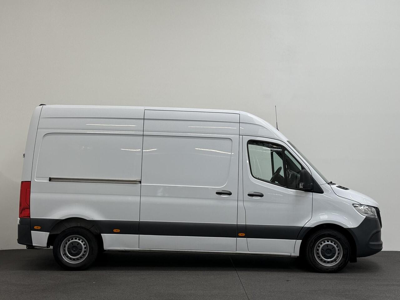 Mercedes-Benz SPRINTER L2H2 Automaat Navi Airco Camera Trekhaak 3Zits DAB