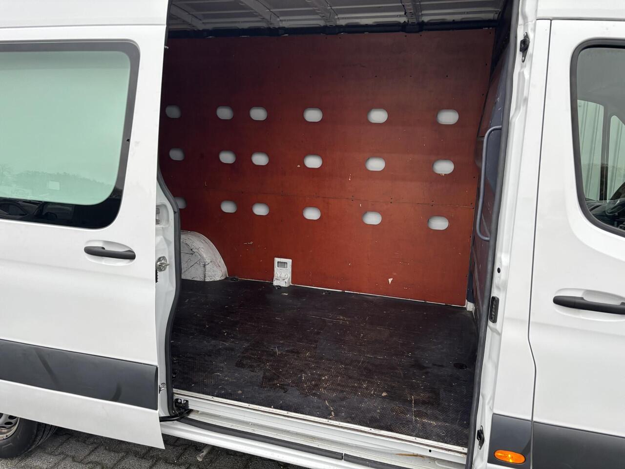 Mercedes-Benz SPRINTER 211 1.9 CDI L2H2 FWD*ECC*CAMERA*3PERSOONS*TEL*