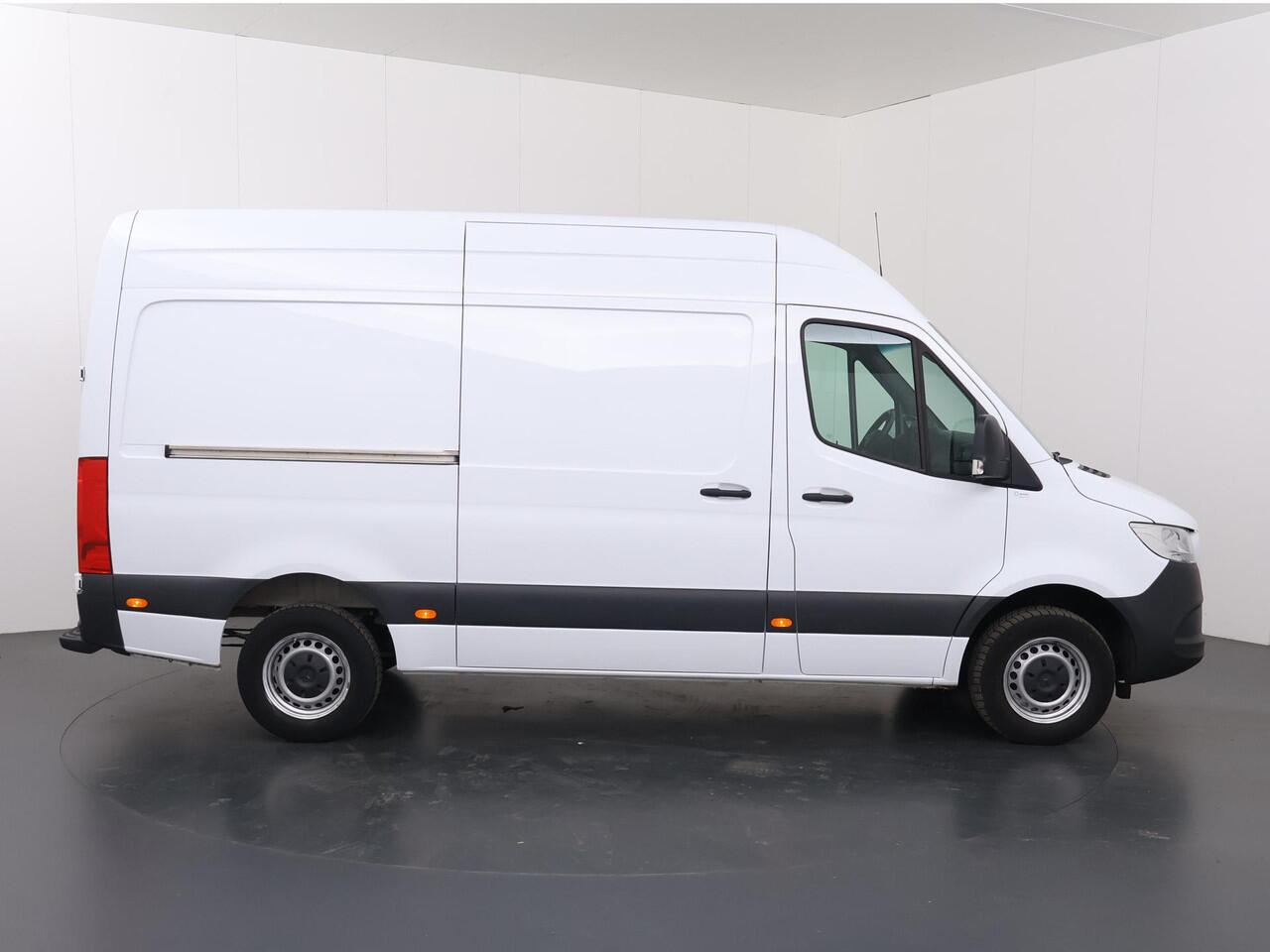Mercedes-Benz SPRINTER 317 CDI | L2 H2 | Aut. | Navigatie | 2-zits | Opstaptrede | Cruise Control | Spiegelpakket| Parkeercamera | Airco | Dodehoekassistent | Certified
