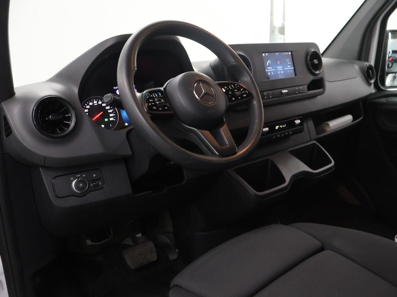 Mercedes-Benz SPRINTER 317 CDI | L2 H2 | Aut. | Navigatie | 2-zits | Opstaptrede | Cruise Control | Spiegelpakket| Parkeercamera | Airco | Dodehoekassistent | Certified