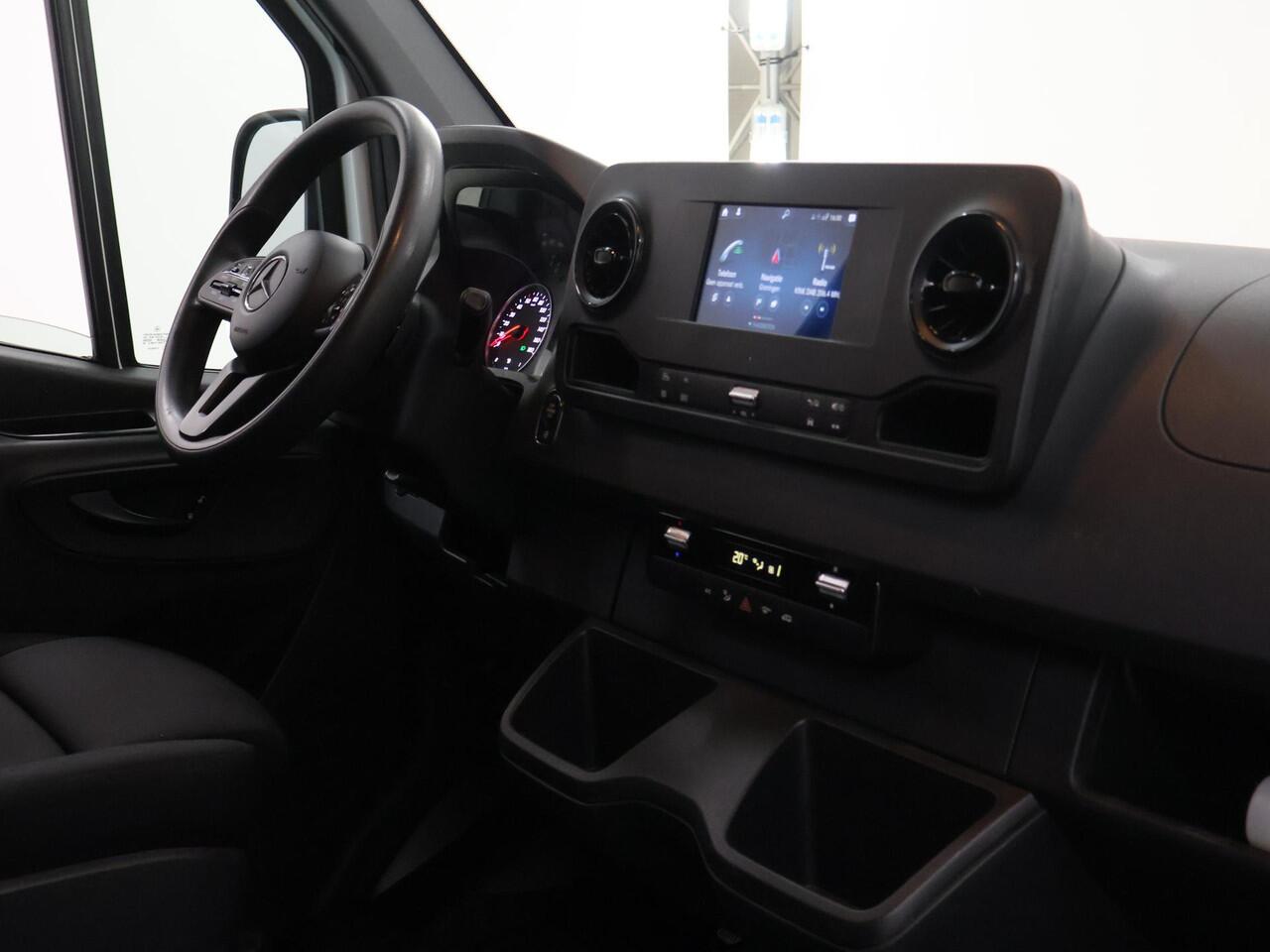 Mercedes-Benz SPRINTER 317 CDI | L2 H2 | Aut. | Navigatie | 2-zits | Opstaptrede | Cruise Control | Spiegelpakket| Parkeercamera | Airco | Dodehoekassistent | Certified