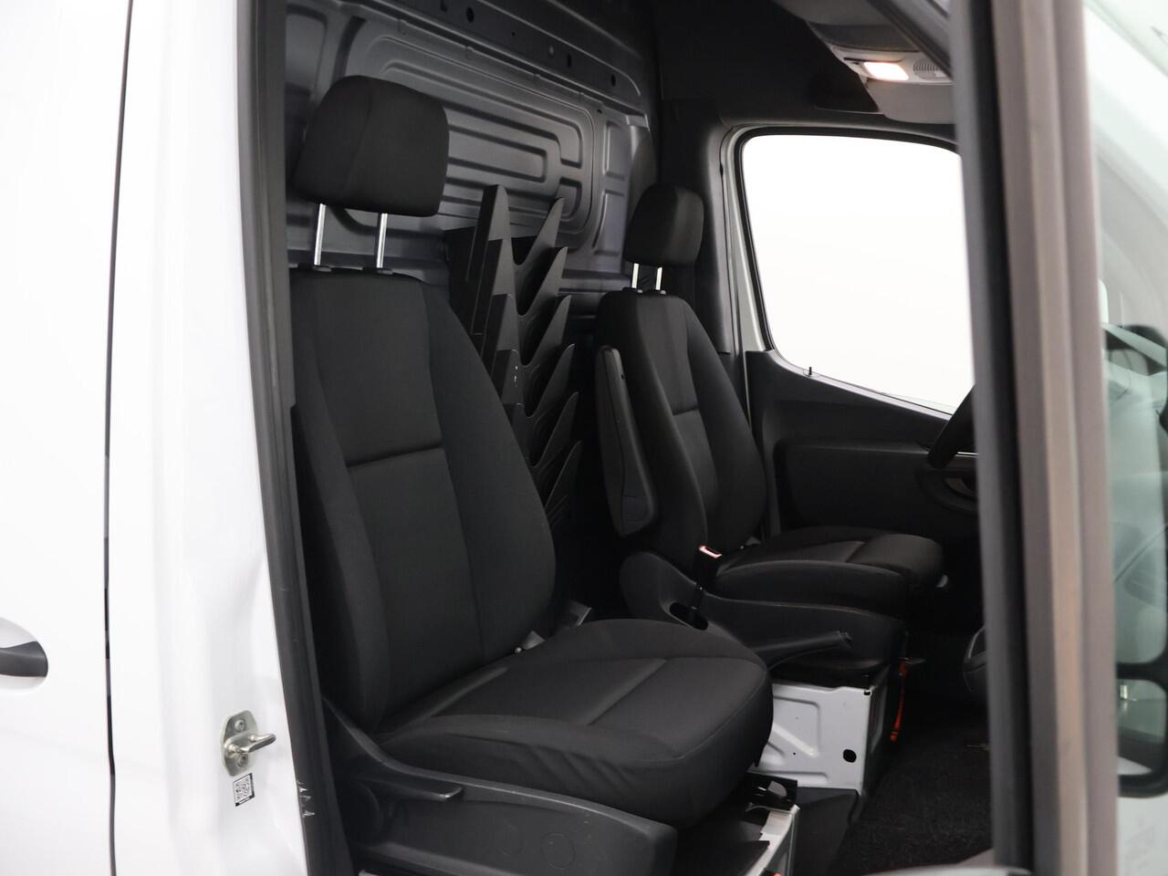 Mercedes-Benz SPRINTER 317 CDI | L2 H2 | 170 PK | AUTOMAAT | DEALER ONDERHOUDEN | NAVIGATIE | CRUISE CONTROL | CAMERA | 2-ZITS | AIRCO | CARPLAY EN ANDROID AUTO | OPSTAP W73