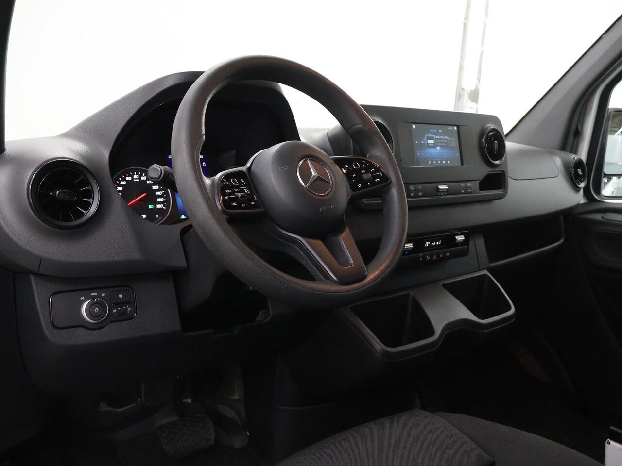 Mercedes-Benz SPRINTER 317 CDI | L2 H2 | 170 PK | AUTOMAAT | DEALER ONDERHOUDEN | NAVIGATIE | CRUISE CONTROL | CAMERA | 2-ZITS | AIRCO | CARPLAY EN ANDROID AUTO | OPSTAP W73