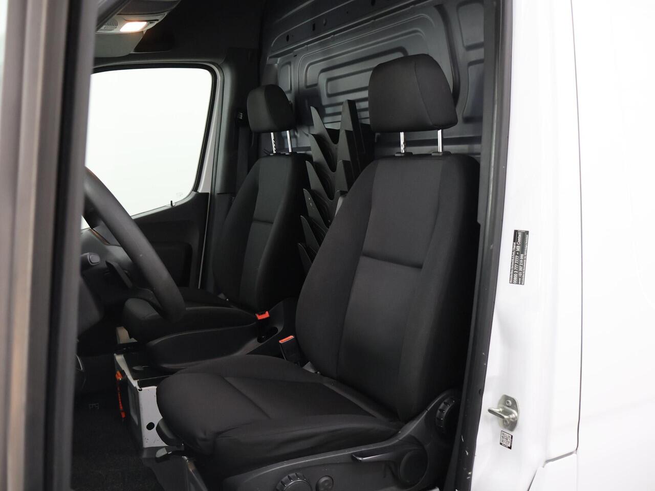 Mercedes-Benz SPRINTER 317 CDI | L2 H2 | 170 PK | AUTOMAAT | DEALER ONDERHOUDEN | NAVIGATIE | CRUISE CONTROL | CAMERA | 2-ZITS | AIRCO | CARPLAY EN ANDROID AUTO | OPSTAP W73