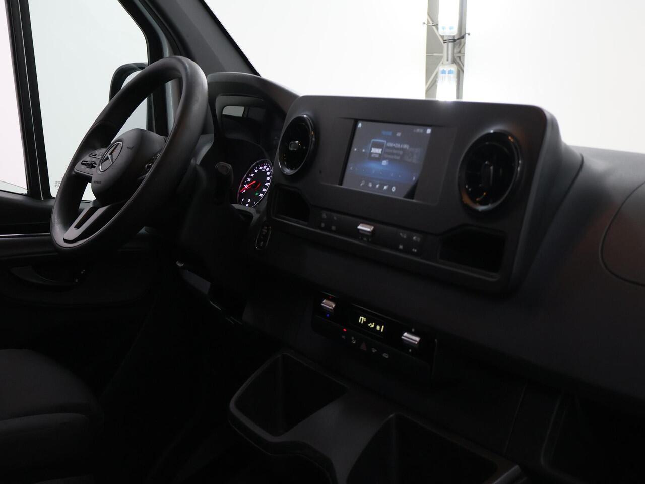 Mercedes-Benz SPRINTER 317 CDI | L2 H2 | 170 PK | AUTOMAAT | DEALER ONDERHOUDEN | NAVIGATIE | CRUISE CONTROL | CAMERA | 2-ZITS | AIRCO | CARPLAY EN ANDROID AUTO | OPSTAP W73