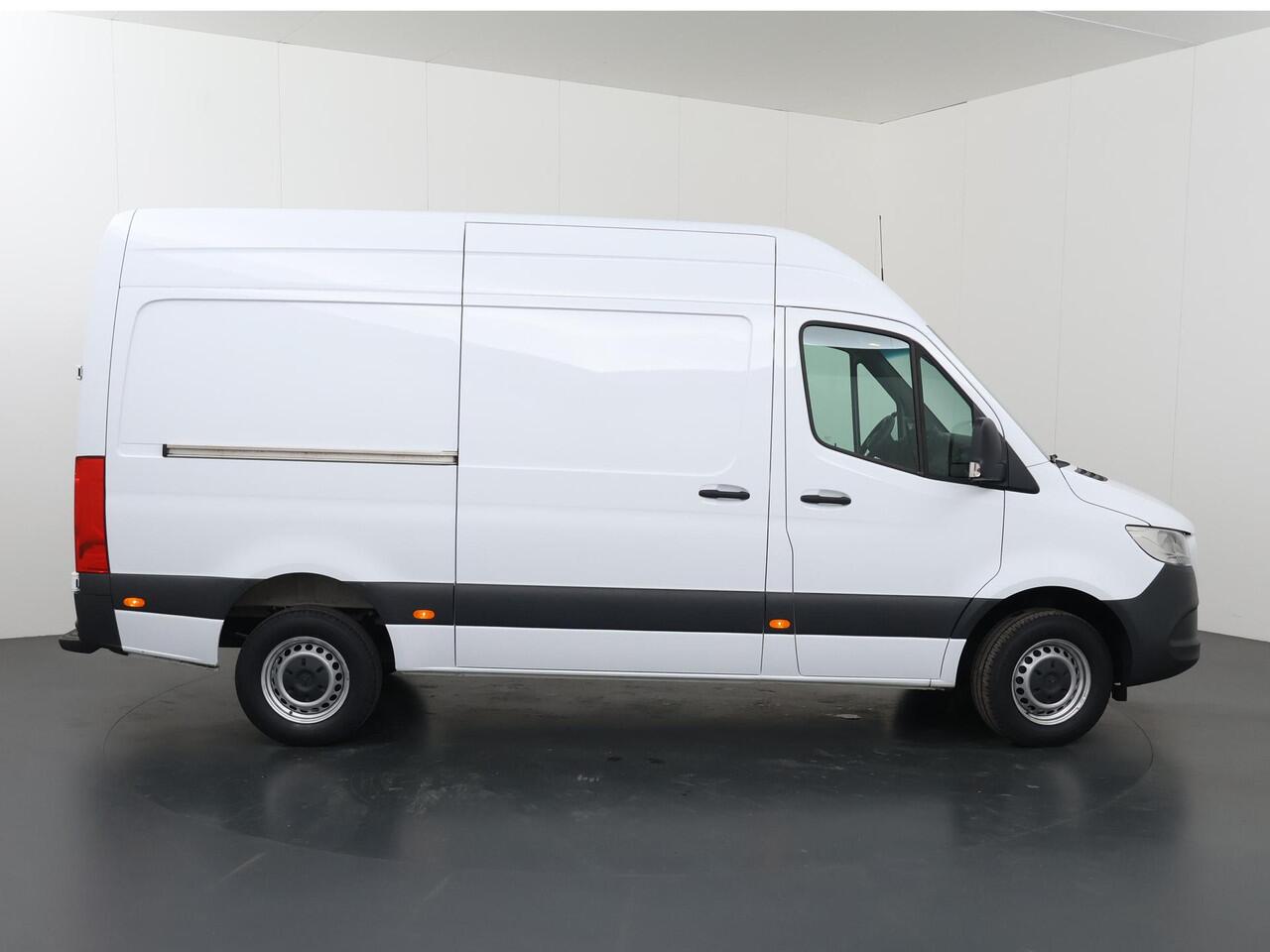 Mercedes-Benz SPRINTER 317 CDI | Aut. | L2 H2 | DEALER ONDERHOUDEN | NAVIGATIE | CRUISE CONTROL | CAMERA | 2-ZITS | AIRCO | CARPLAY EN ANDROID AUTO | OPSTAP W73
