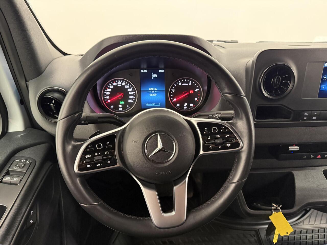 Mercedes-Benz SPRINTER 211 2.2 CDI L2H2 Automaat 9-G tronic | Airco | Navigatie | Camera | Cruisecontrol | 3Zits | Electra pakket | DAB | Trekhaak