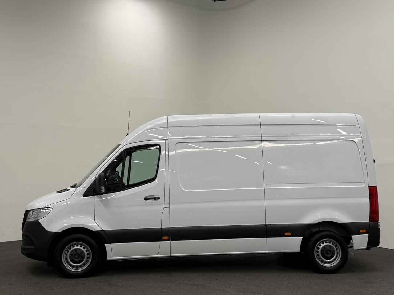 Mercedes-Benz SPRINTER 211 2.2 CDI L2H2 Automaat 9-G tronic | Airco | Navigatie | Camera | Cruisecontrol | 3Zits | Electra pakket | DAB | Trekhaak