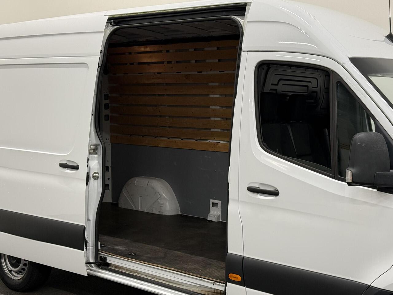 Mercedes-Benz SPRINTER 211 2.2 CDI L2H2 Automaat 9-G tronic | Airco | Navigatie | Camera | Cruisecontrol | 3Zits | Electra pakket | DAB | Trekhaak