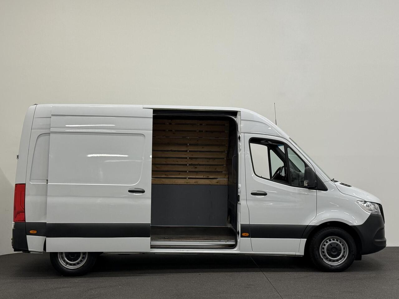 Mercedes-Benz SPRINTER 211 2.2 CDI L2H2 Automaat 9-G tronic | Airco | Navigatie | Camera | Cruisecontrol | 3Zits | Electra pakket | DAB | Trekhaak