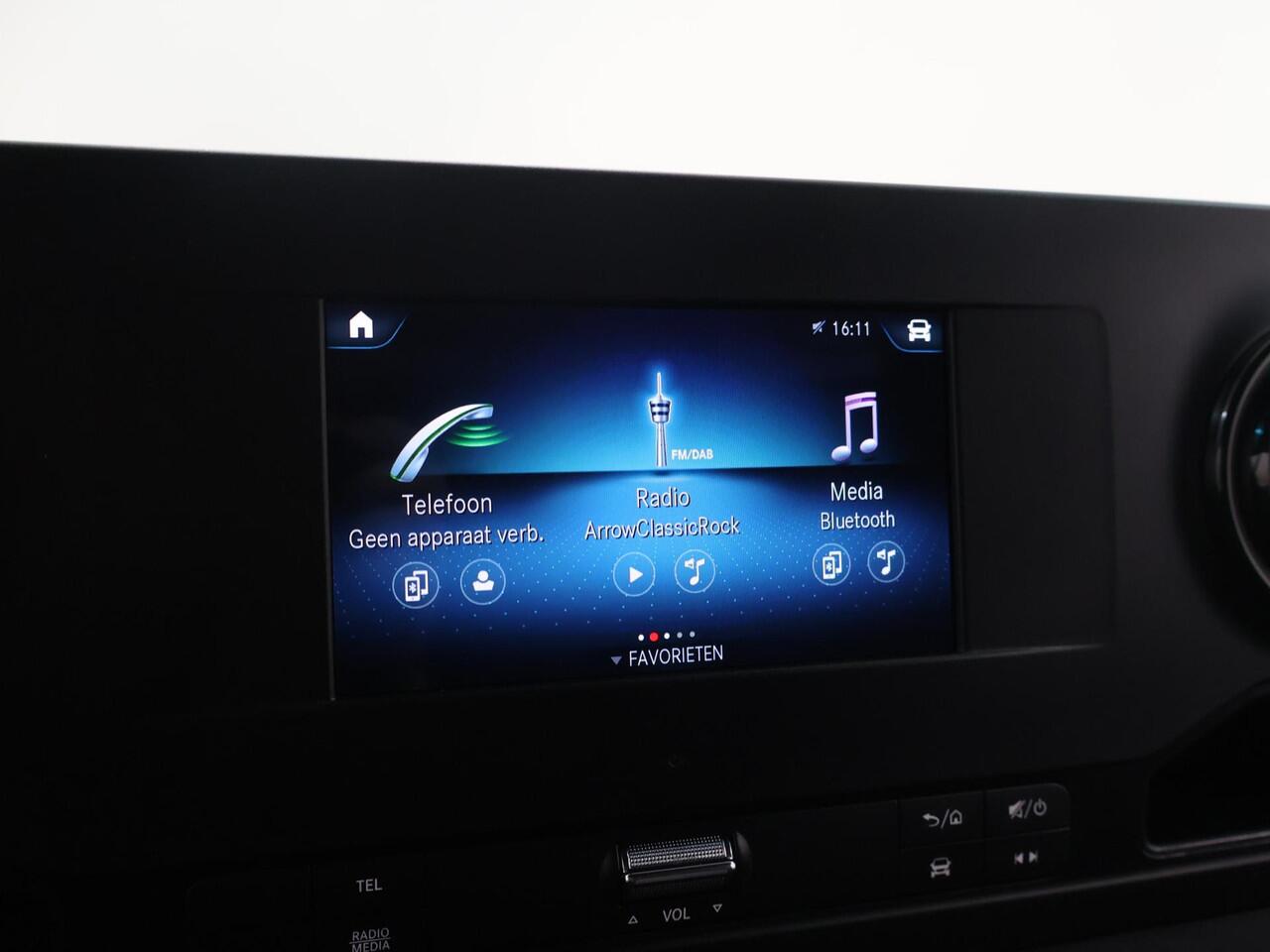 Mercedes-Benz SPRINTER 317 CDI Aut. | L2 H2 | Airco | Cruise Control | Trekhaak | Achterdeuren met ruit | Comfort-stoel | Certified