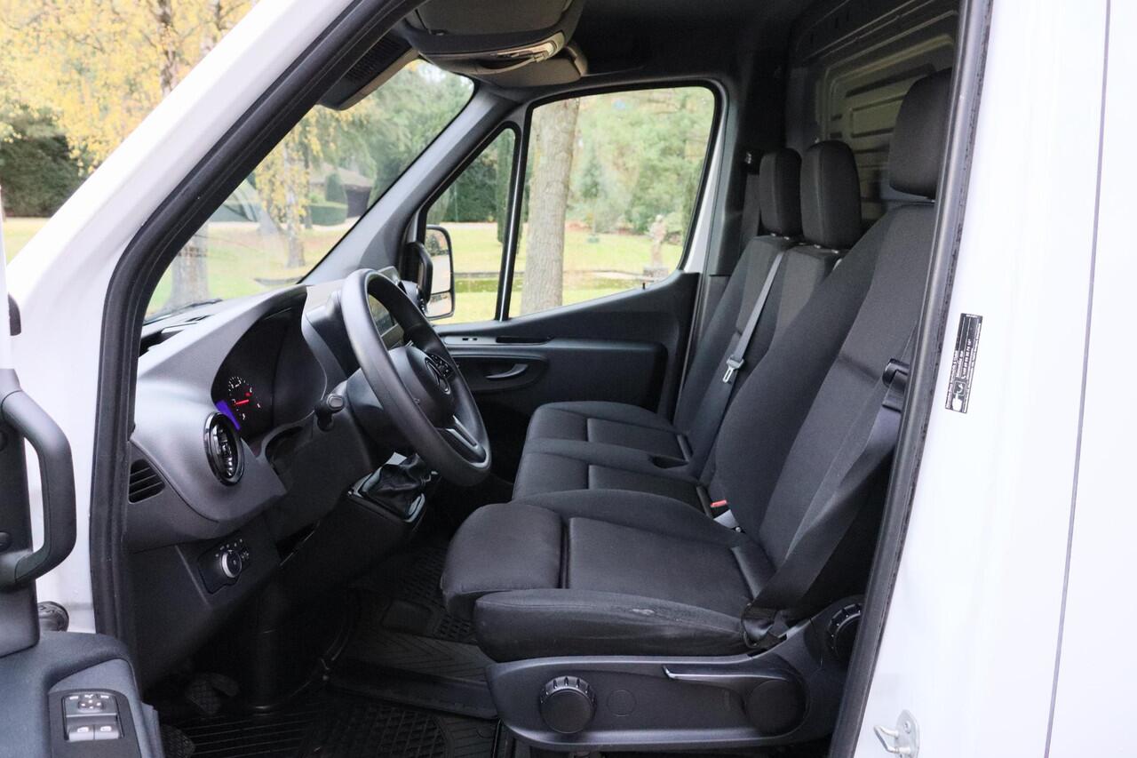 Mercedes-Benz SPRINTER 315 1.9 CDI L4H2 RWD 2023 | Navigatie | Stoelverwarming | 360 Camera + PDC | Stuurwiel Bediening | Carplay | Elektrische Ramen | Boekjes | 2 Sleutels