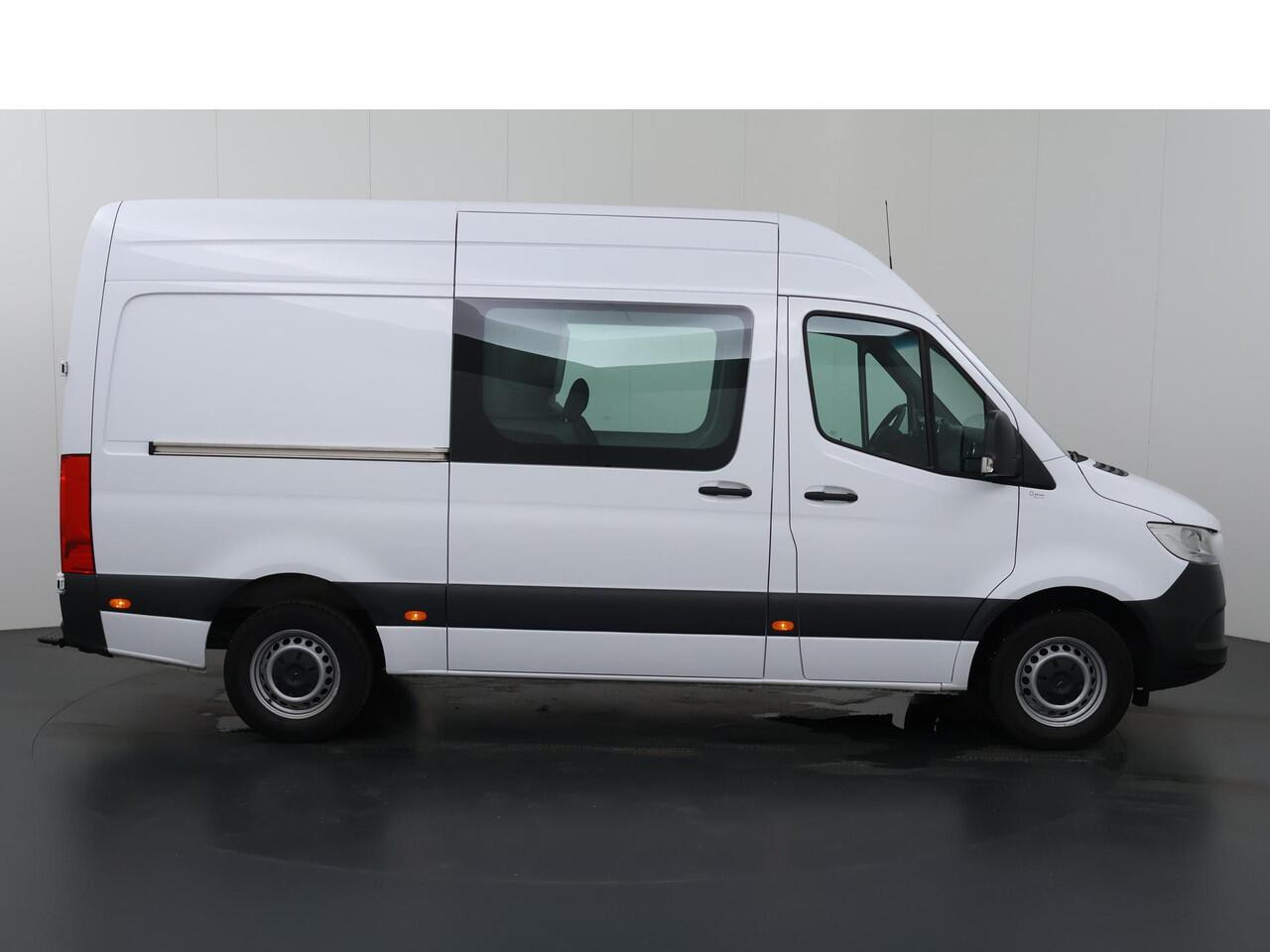 Mercedes-Benz SPRINTER 315 CDI | L2 H2 | RWD | Aut. | DUBBEL CABINE | NL AUTO | DEALER ONDERHOUDEN | 6-ZITS | 2800KG TREKHAAK | GROOT NAVIGATIE 10.25" | CAMERA | CRUISE | AIRCO | BETIMMERDE LAADRUIMTE | CARPLAY | ANDROID AUTO