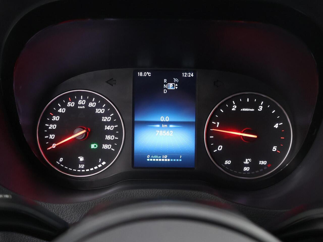 Mercedes-Benz SPRINTER 315 CDI Aut. | L2 H2 | Laadklep | Navigatie | 2-zits | DHollandia Laadklep | Achteruitrijcamera | Spiegelpakket | Cruise Contol | Zijwindassistent | Certified |