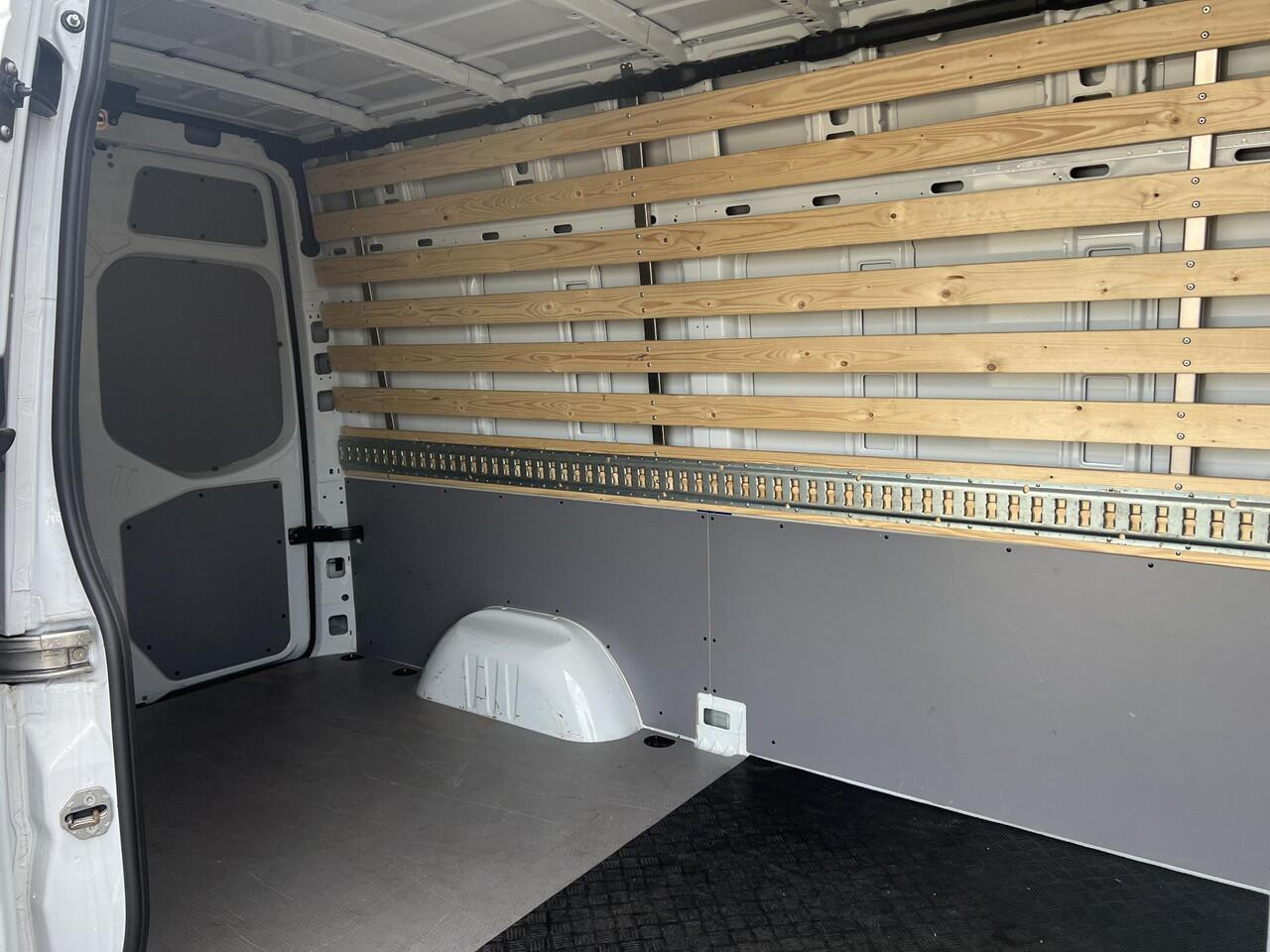 Mercedes-Benz SPRINTER 315 1.9 CDI L2H2 RWD