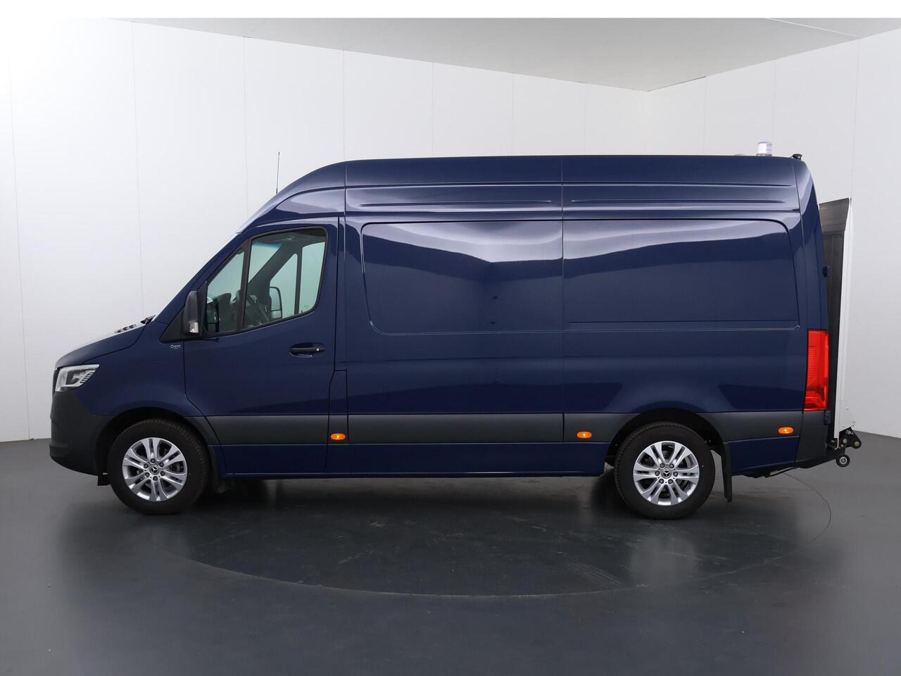 Mercedes-Benz SPRINTER 319 CDI Aut. | L2 H2 | Select | Laadklep | LED | 3-zits | Comfort-stoel | LM Velgen | Parkeercamera | Laadklep | Certified