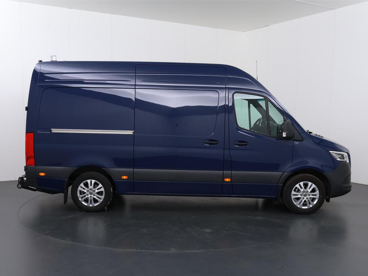 Mercedes-Benz SPRINTER 319 CDI Aut. | L2 H2 | Select | Laadklep | LED | 3-zits | Comfort-stoel | LM Velgen | Parkeercamera | Laadklep | Certified