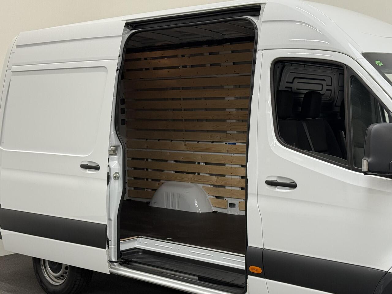 Mercedes-Benz SPRINTER 315 1.9 CDI L2H2 Automaat Airco Trekhaak Camera Navigatie