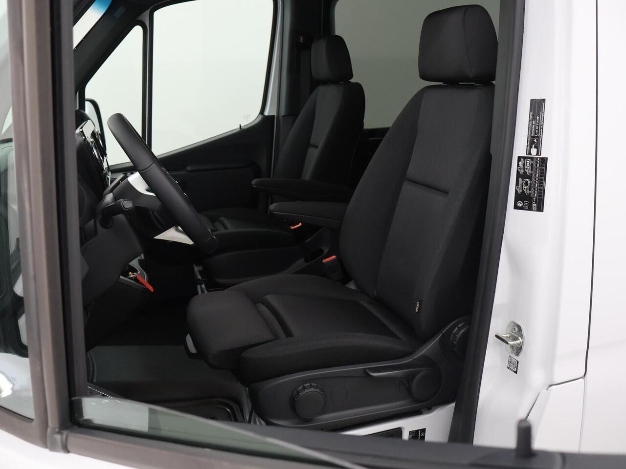 Mercedes-Benz SPRINTER 317 CDI L2 H2 Pro Dubbele Cabine | Stoelverwarming | 3500 kg Trekgewicht | Achteruitrijcamera | Climate Control | Airco | Cruise Control |