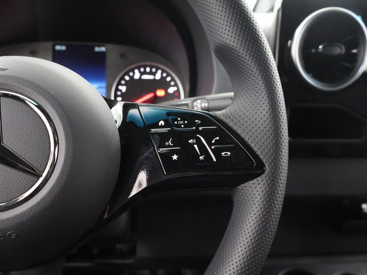 Mercedes-Benz SPRINTER 315 L2H2 RWD PRO 3500 kg Trekgewicht | Smartphone integratie pakket | Climate Control | Achteruitrijcamera | Airco | Cruise Control | Apple Carplay |