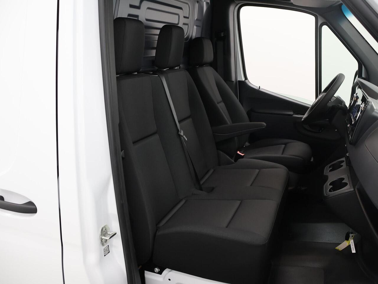 Mercedes-Benz SPRINTER 315 L2H2 RWD PRO 3500 kg Trekgewicht | Smartphone integratie pakket | Climate Control | Achteruitrijcamera | Airco | Cruise Control | Apple Carplay |