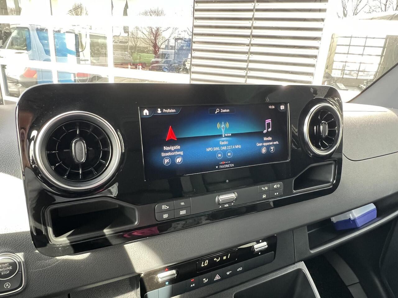 Mercedes-Benz SPRINTER 315 1.9 CDI L3H2 | LED verlichting | Geveerde stoel | 10,25 inch MBUX scherm | Opstap achter | Achteruitrijcamera | Cruise control