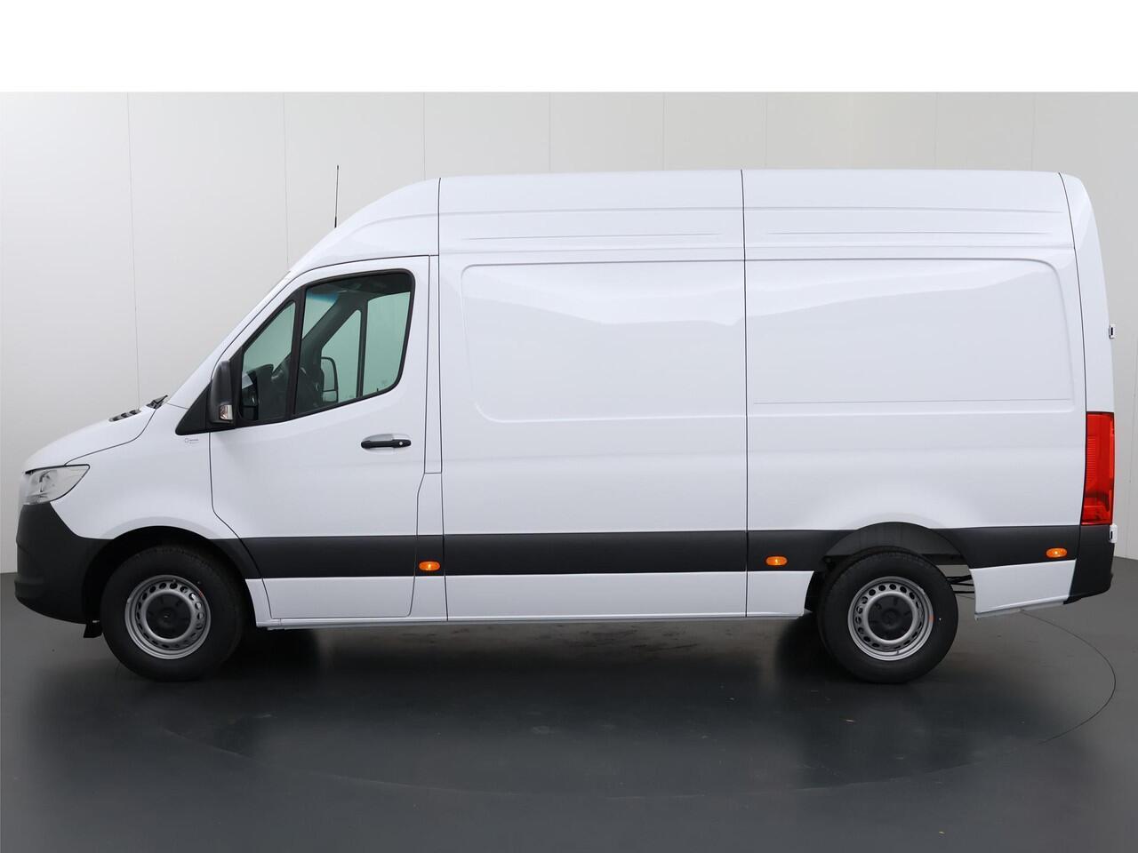 Mercedes-Benz SPRINTER 315 L2H2 RWD PRO | 3500KG trekken | Facelift | Carplay | 3-zits | Camera