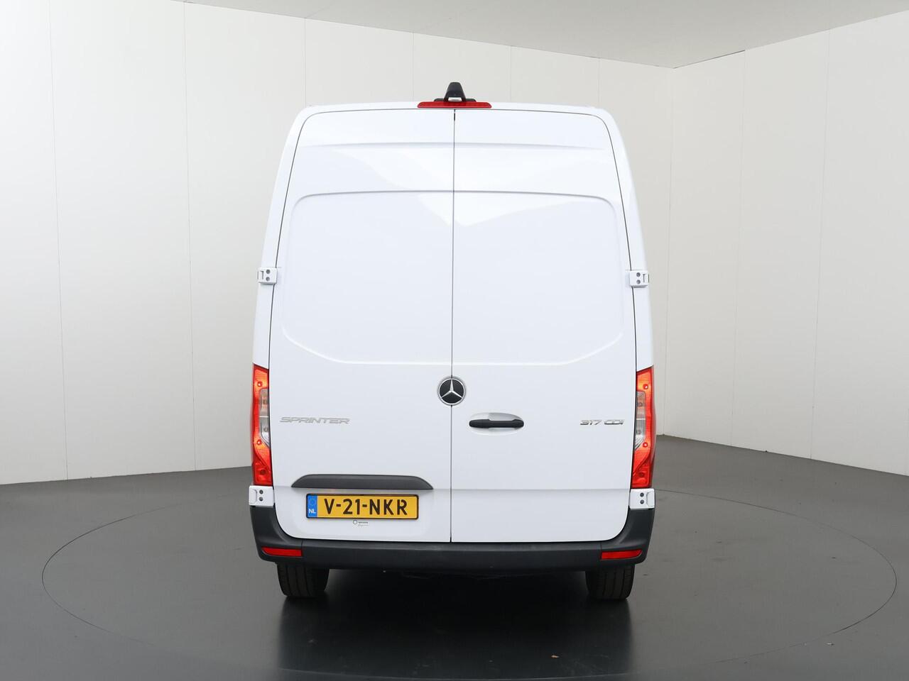 Mercedes-Benz SPRINTER 317 CDI | L2 H2 | Pro | Aut. | 3500 KG AHW | Apple Carplay / Android Auto | Parkeercamera | Airco | Stoelverwarming | Keyless Go | Certified
