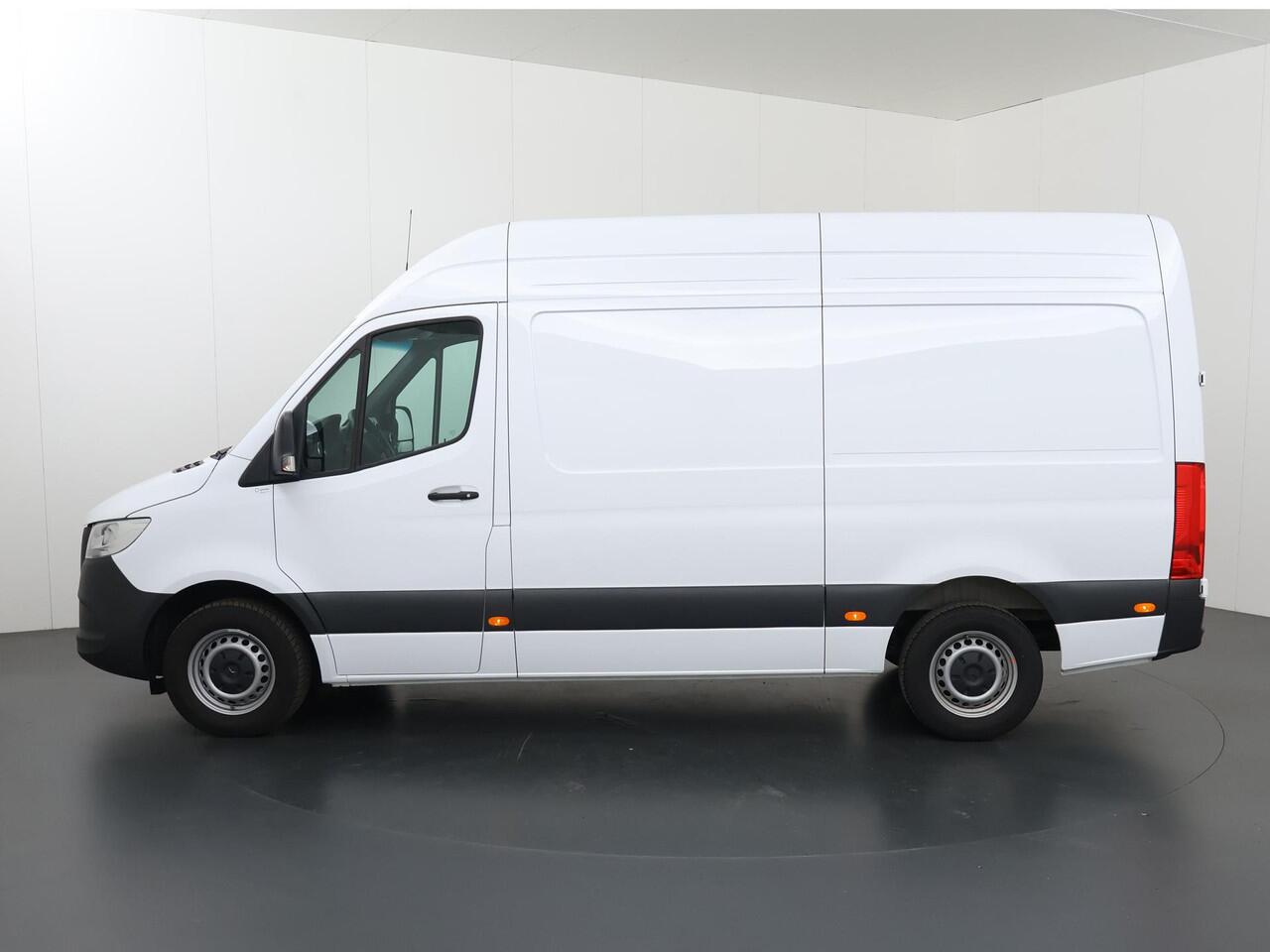 Mercedes-Benz SPRINTER 317 CDI | L2 H2 | Pro | Aut. | 3500 KG AHW | Apple Carplay / Android Auto | Parkeercamera | Airco | Stoelverwarming | Keyless Go | Certified