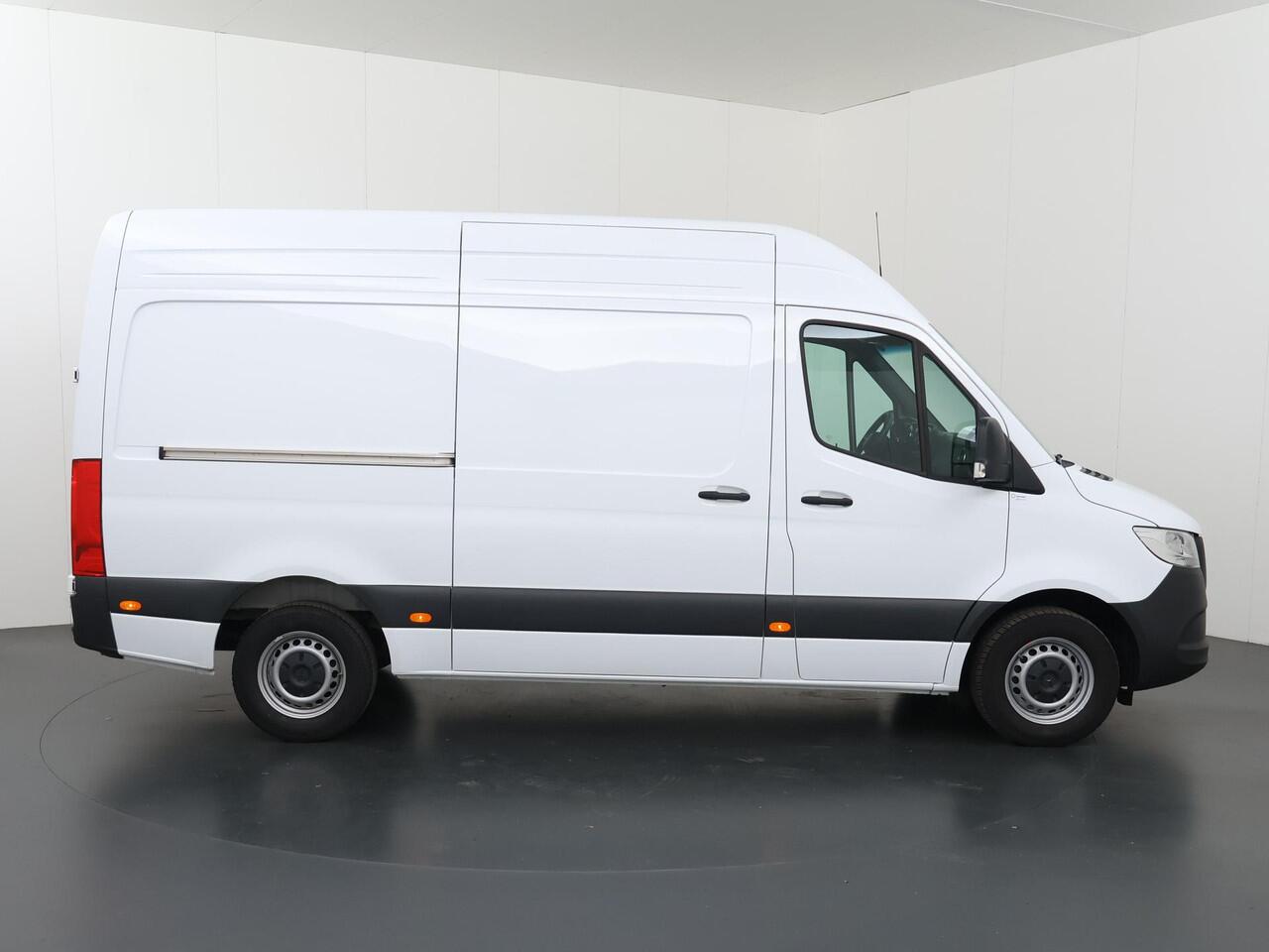 Mercedes-Benz SPRINTER 317 CDI | L2 H2 | Pro | Aut. | 3500 KG AHW | Apple Carplay / Android Auto | Parkeercamera | Airco | Stoelverwarming | Keyless Go | Certified
