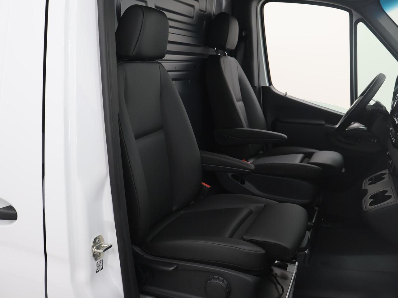 Mercedes-Benz SPRINTER 319 L2H2 RWD SELECT | LED | DISTRONIC | WINTERPAKKET | LEER | BPM VRIJ