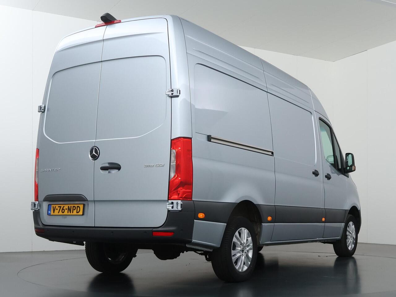 Mercedes-Benz SPRINTER 319 CDI | Aut. | L2 H2 | Pro | 3500 KG. AHW | LED | 3500 KG AHW VOORBEREIDING | STOELVERWARMING | ACHTERUITRIJCAMERA | METALLIC | E4S SMARTPHONE INTEGRATIE | DODEHOEKDETECTIE | LICHTMETALEN VELGEN