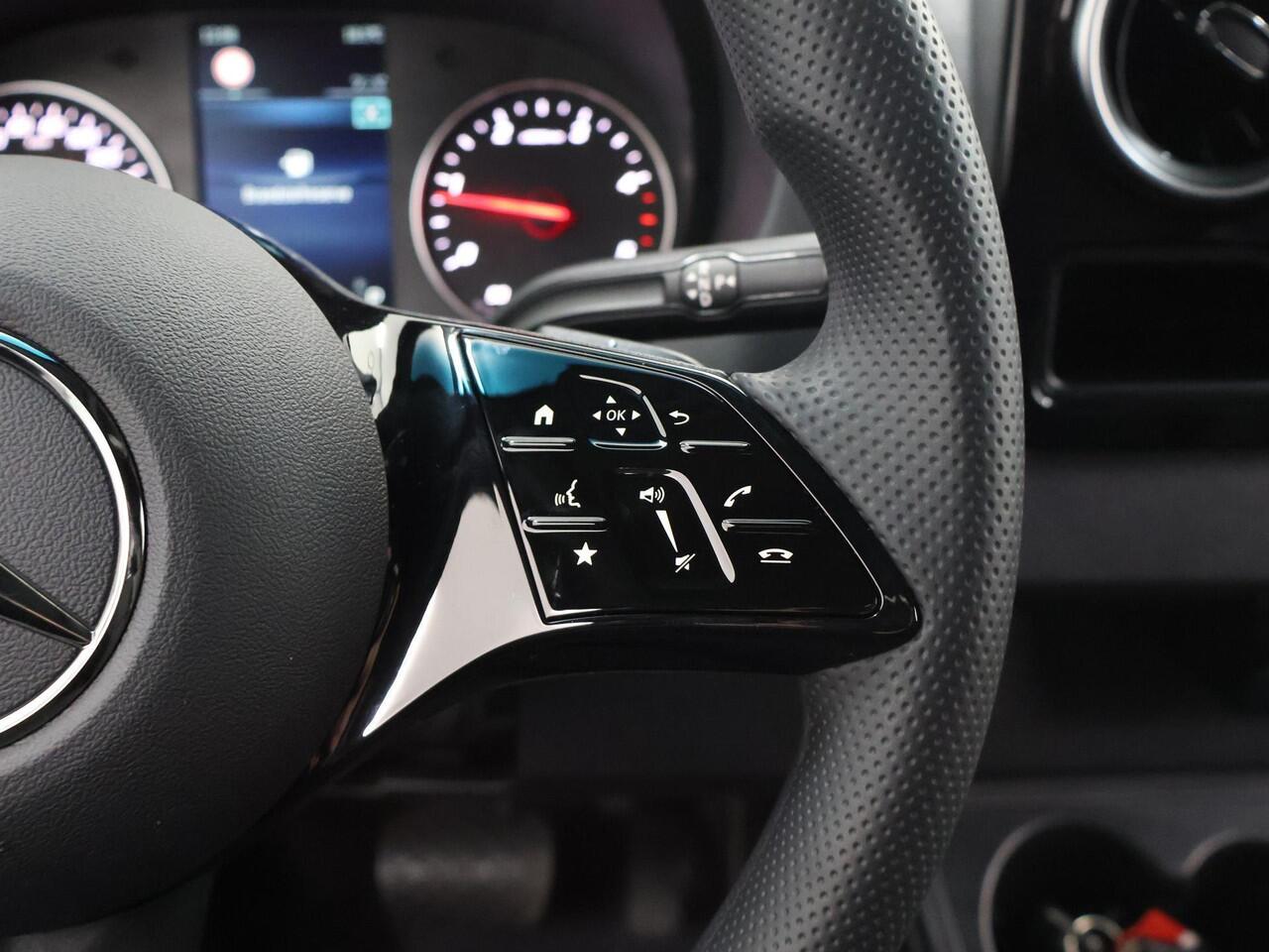 Mercedes-Benz SPRINTER 317 CDI L2 H2 RWD PRO | Smartphone integratie pakket | 10.25" MBUX Systeem | Achteruitrijcamera | 3500 KG Trekgewicht |