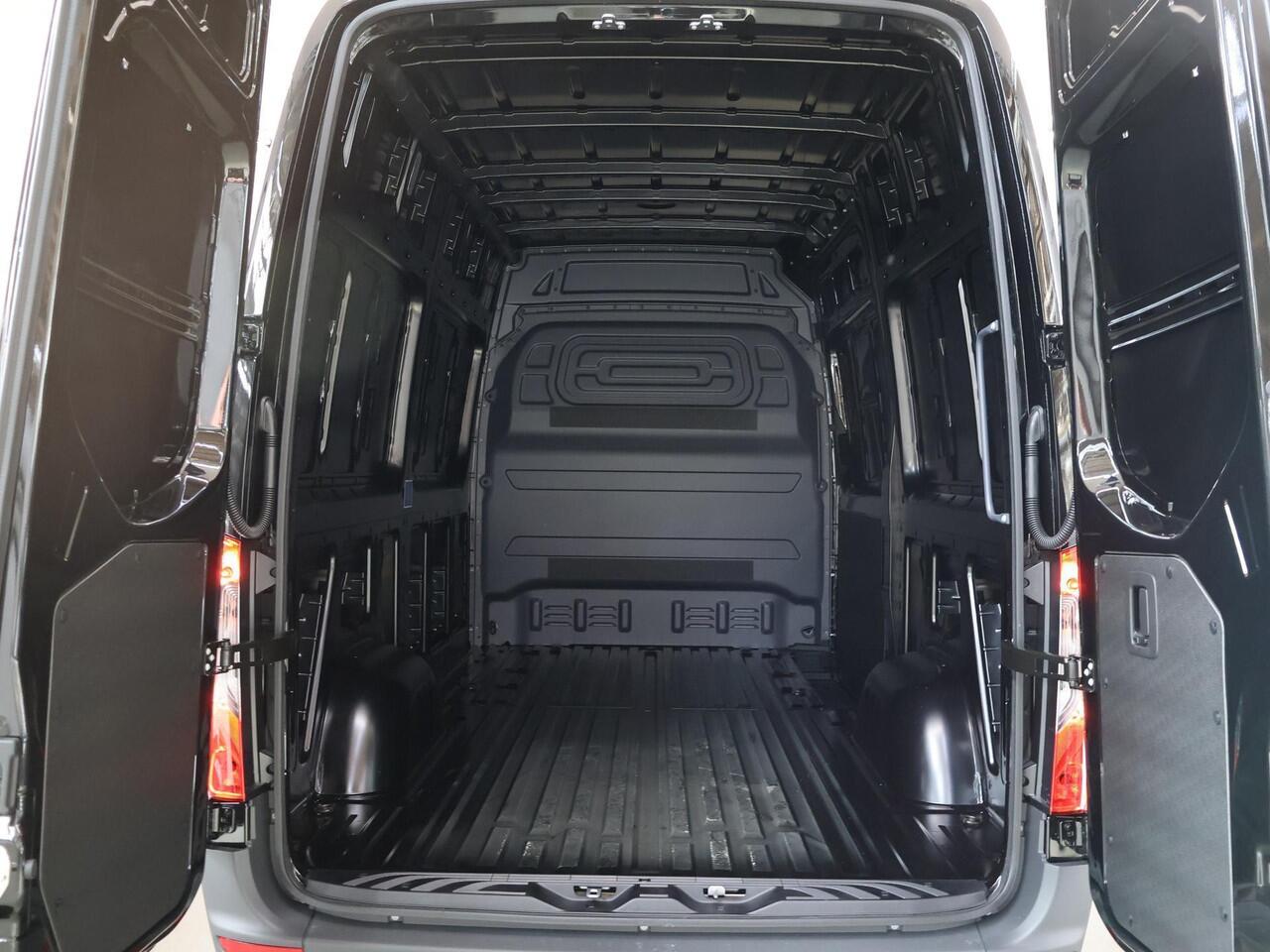 Mercedes-Benz SPRINTER 315 CDI L2 H2 RWD Aut | PRO | BPM VRIJ! | ACHTERUITRIJCAMERA | 3500 KG AHW | DODEHOEKASSISTENT | AIRCO | CRUISE | CARPLAY | ANDROID AUTO | METALLIC | 3-ZITS | MBUX SYSTEEM GROOT