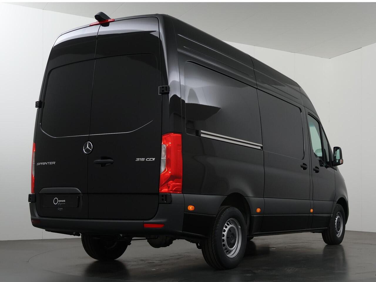 Mercedes-Benz SPRINTER 315 CDI | L2 H2 | RWD | Aut. | PRO | BPM VRIJ! | ACHTERUITRIJCAMERA | 3500 KG AHW | DODEHOEKASSISTENT | AIRCO | CRUISE | CARPLAY | ANDROID AUTO | METALLIC | 3-ZITS | MBUX SYSTEEM GROOT