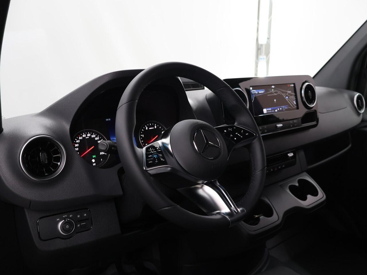 Mercedes-Benz SPRINTER 319 L2H2 RWD SELECT | Navigatie | Spiegelpakket | Klasse 3 Alarm | Verwarmde en Geveerde Comfort Chauffeursstoel en Verwarmde Comfort Bijrijdersstoel | LED koplampen | Parkeerpakket Met Camera | | BPM VRIJ | Distronic | Winterpakket | Leer | Certified